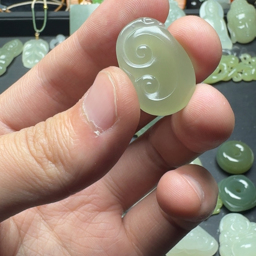 和田玉未镶嵌颈饰