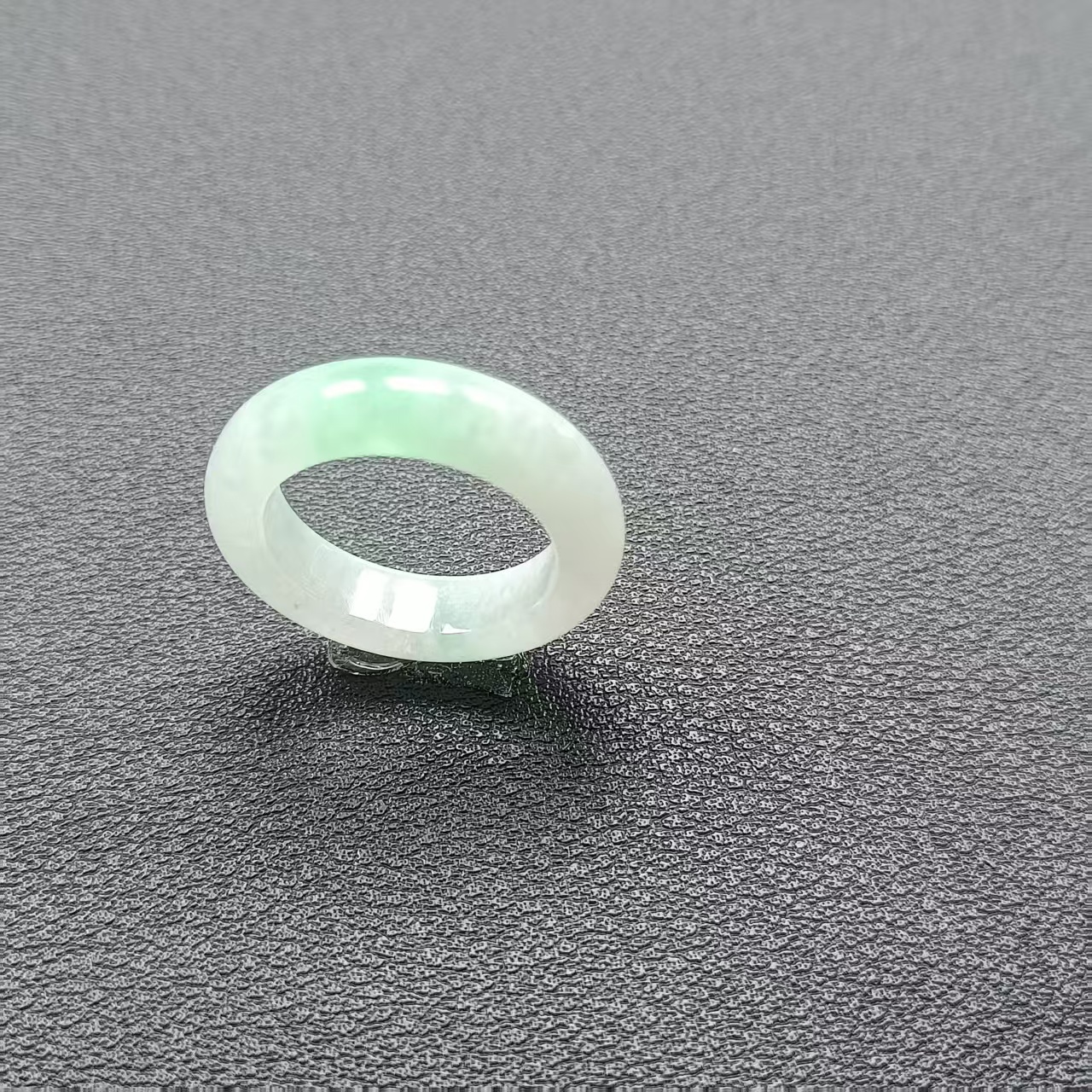 天然A货翡翠缅料白底青戒指发货多样性发其一
