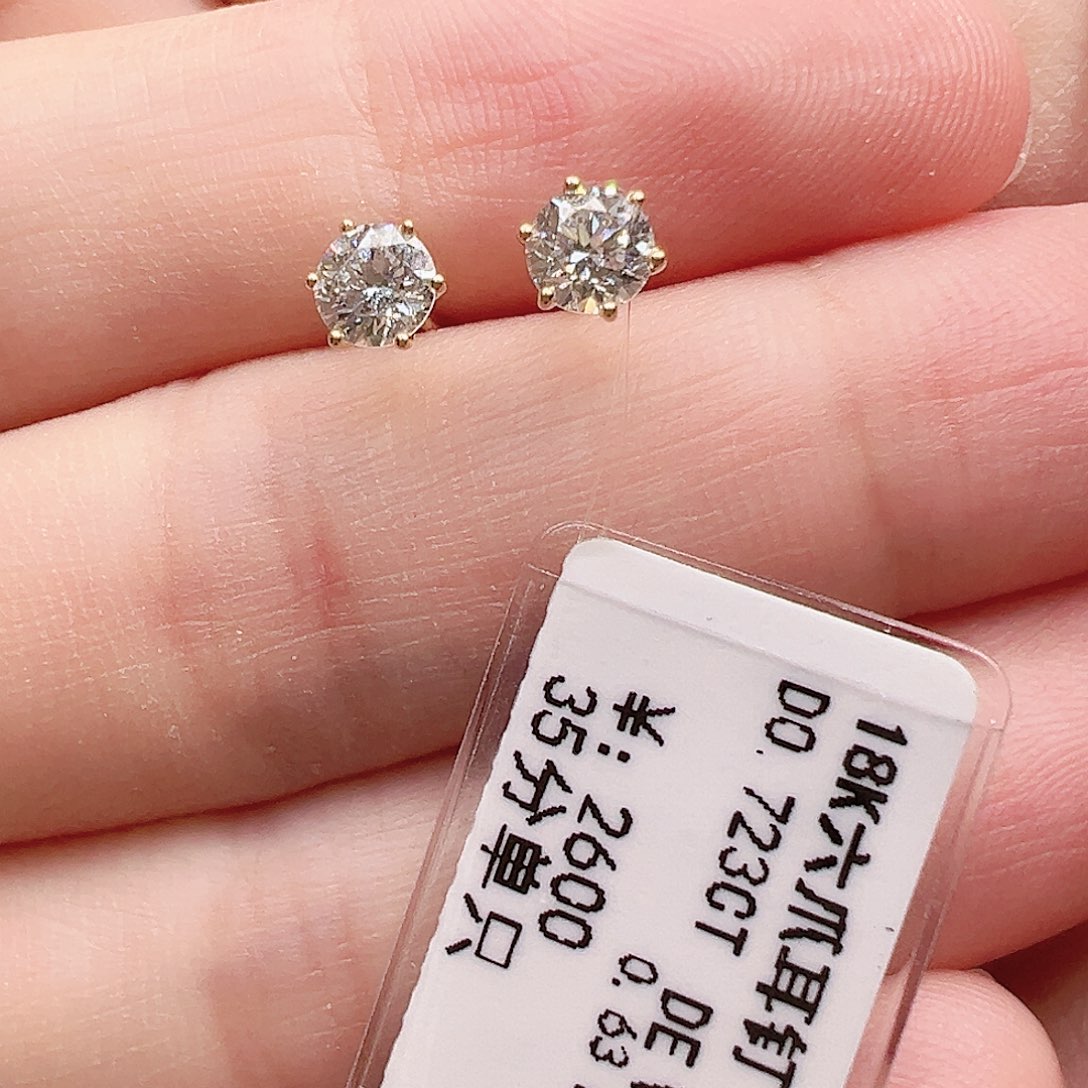 套链实验室培育钻石18K金镶嵌单颗35分，一对六爪耳钉k黄