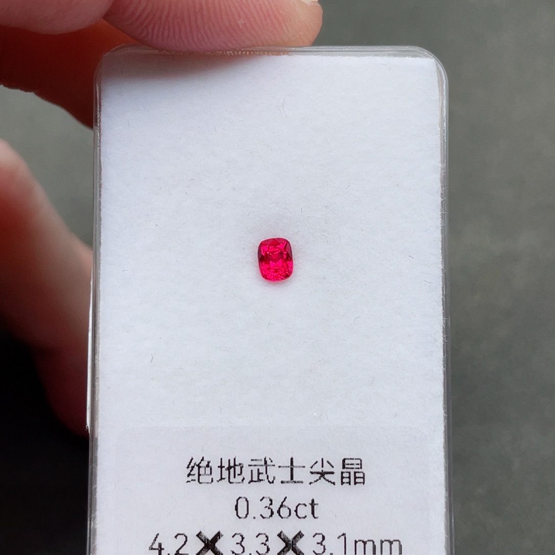 尖晶石裸石未镶嵌0.36克拉无烧绝地武士