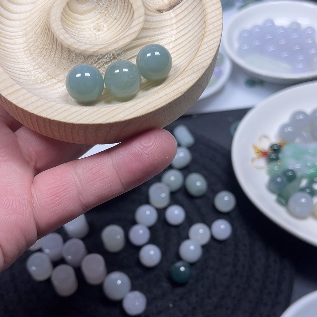 翡翠未镶嵌吊坠(不含链)卡12的天空蓝