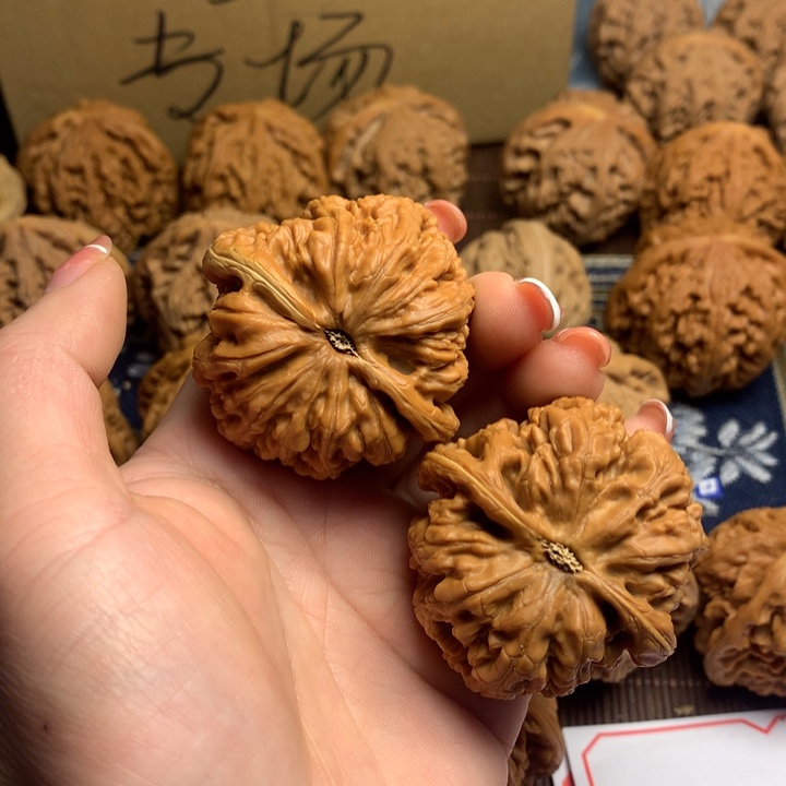 吊坠文玩核桃闲*粗筋