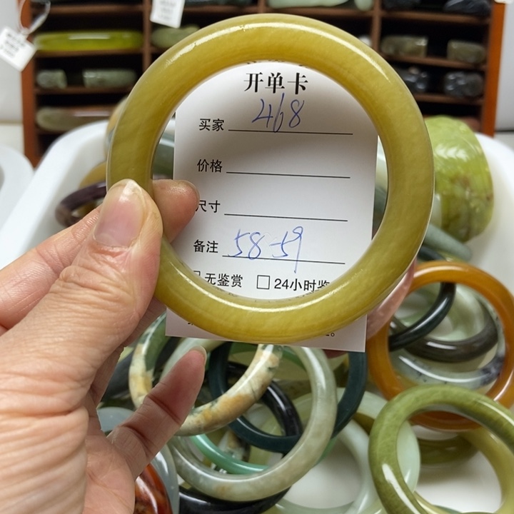 蛇纹石玉未镶嵌手镯