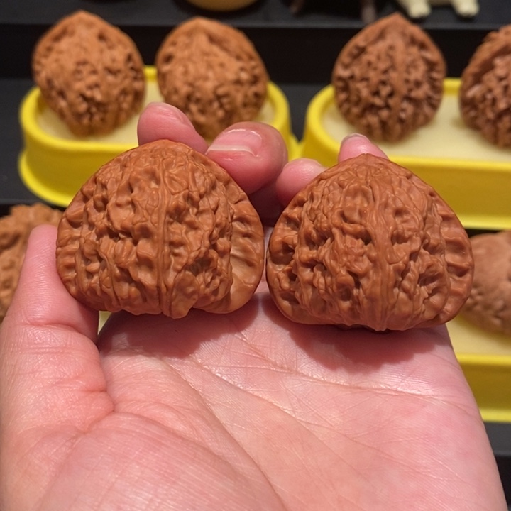 放***铁文玩核桃41尺三角白