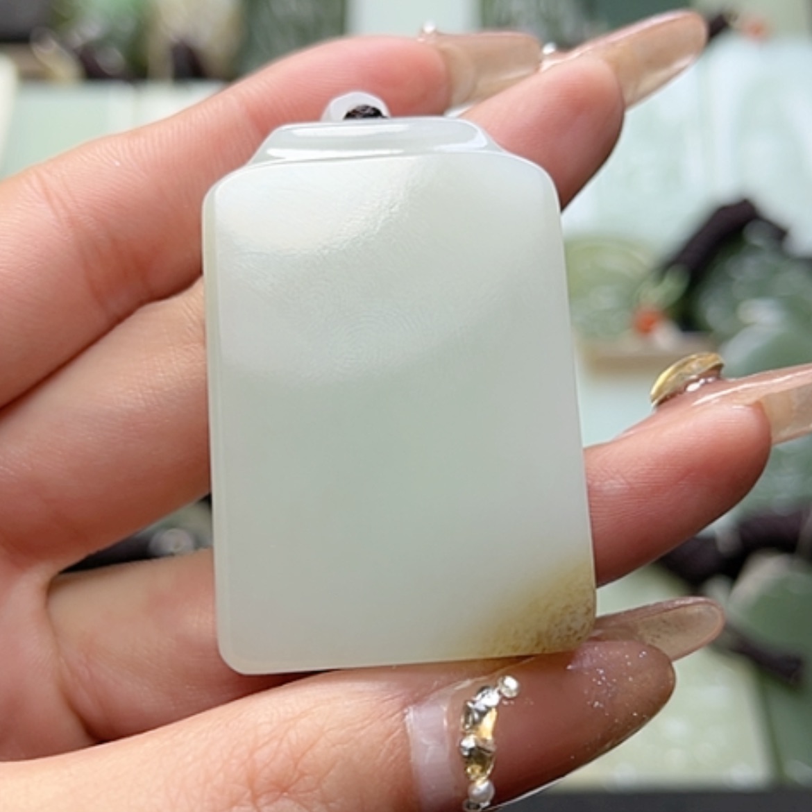 【闪购商品】和田玉（糖玉）颈饰未镶嵌白****光