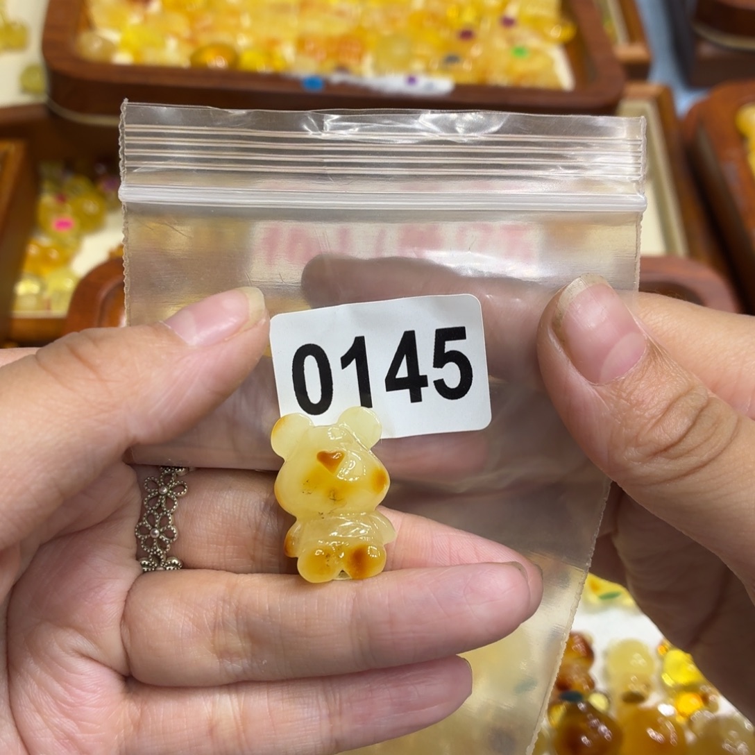 琥珀未镶嵌颈饰我