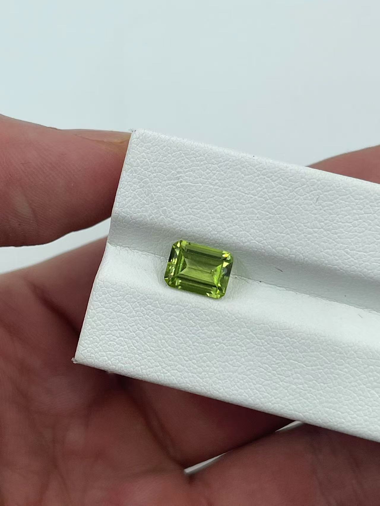天然橄榄石微瑕裸石未镶嵌一粒6X8小八角