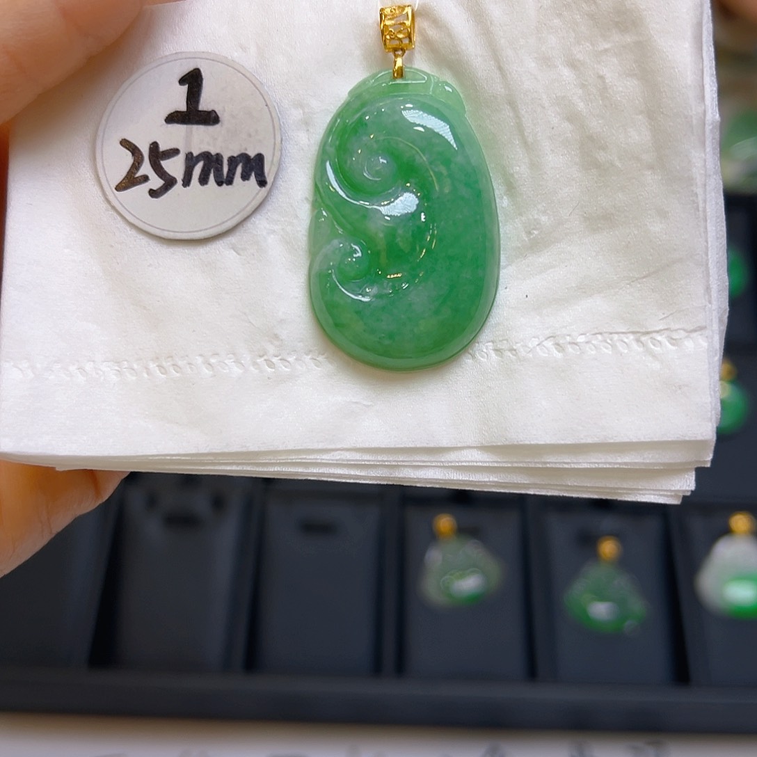 翡翠颈饰18K金镶嵌翡翠