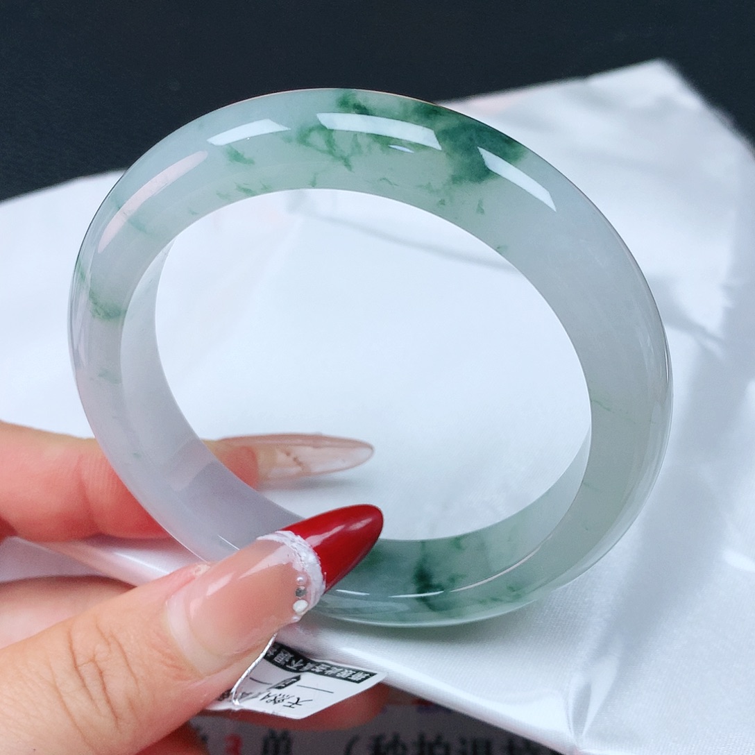 翡翠手镯未镶嵌57圈