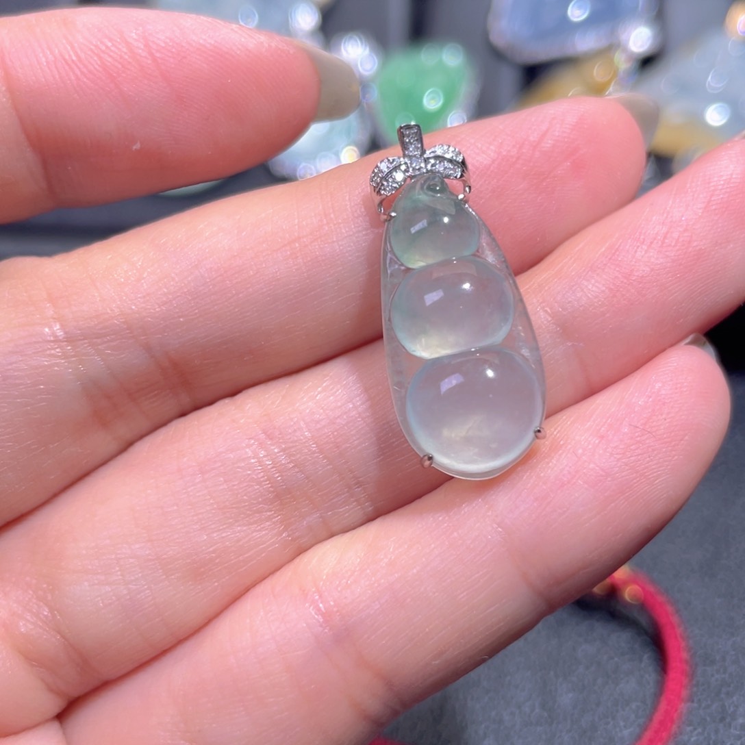 颈饰18K金镶嵌翡翠翡翠