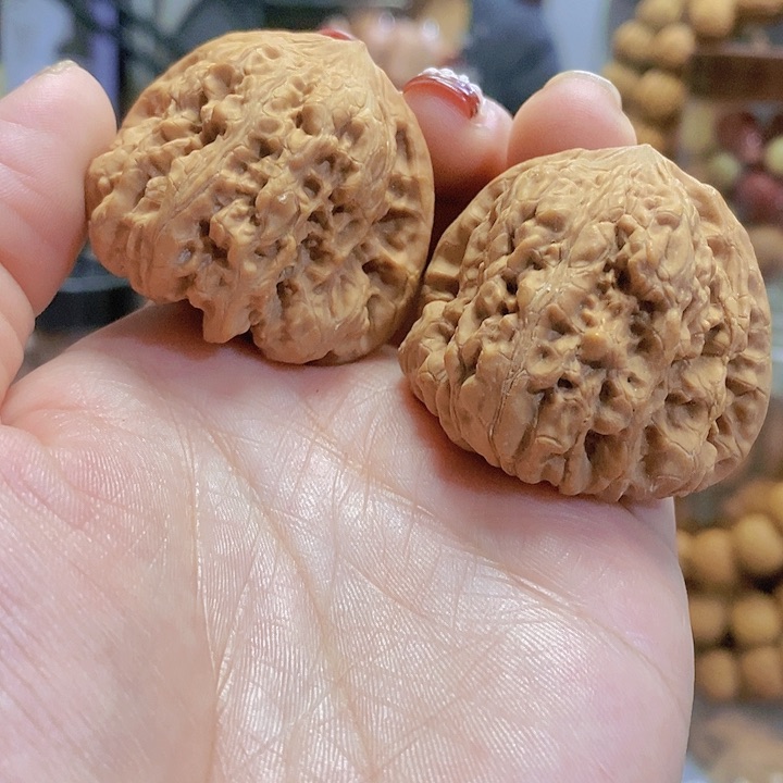 【闪购商品】文玩核桃把件41.5平谷凹底