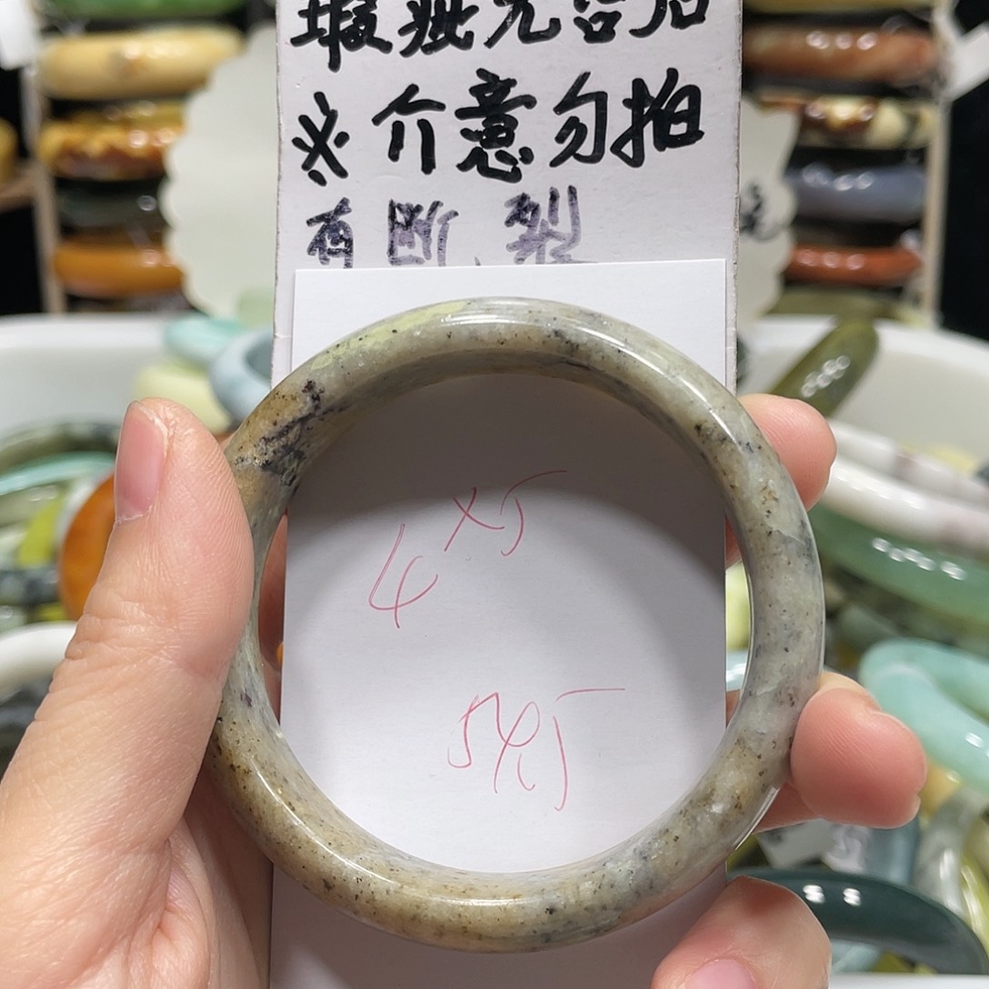 蛇纹石玉手镯未镶嵌