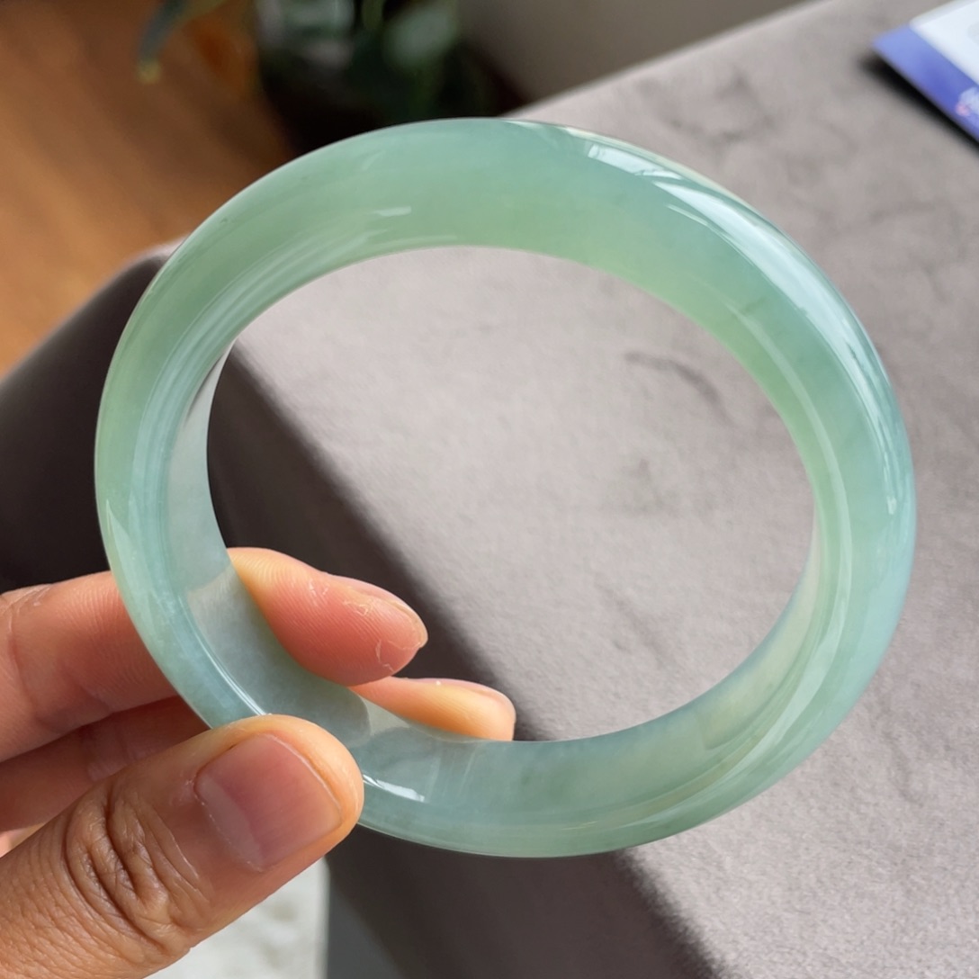 未镶嵌手镯翡翠湖水绿