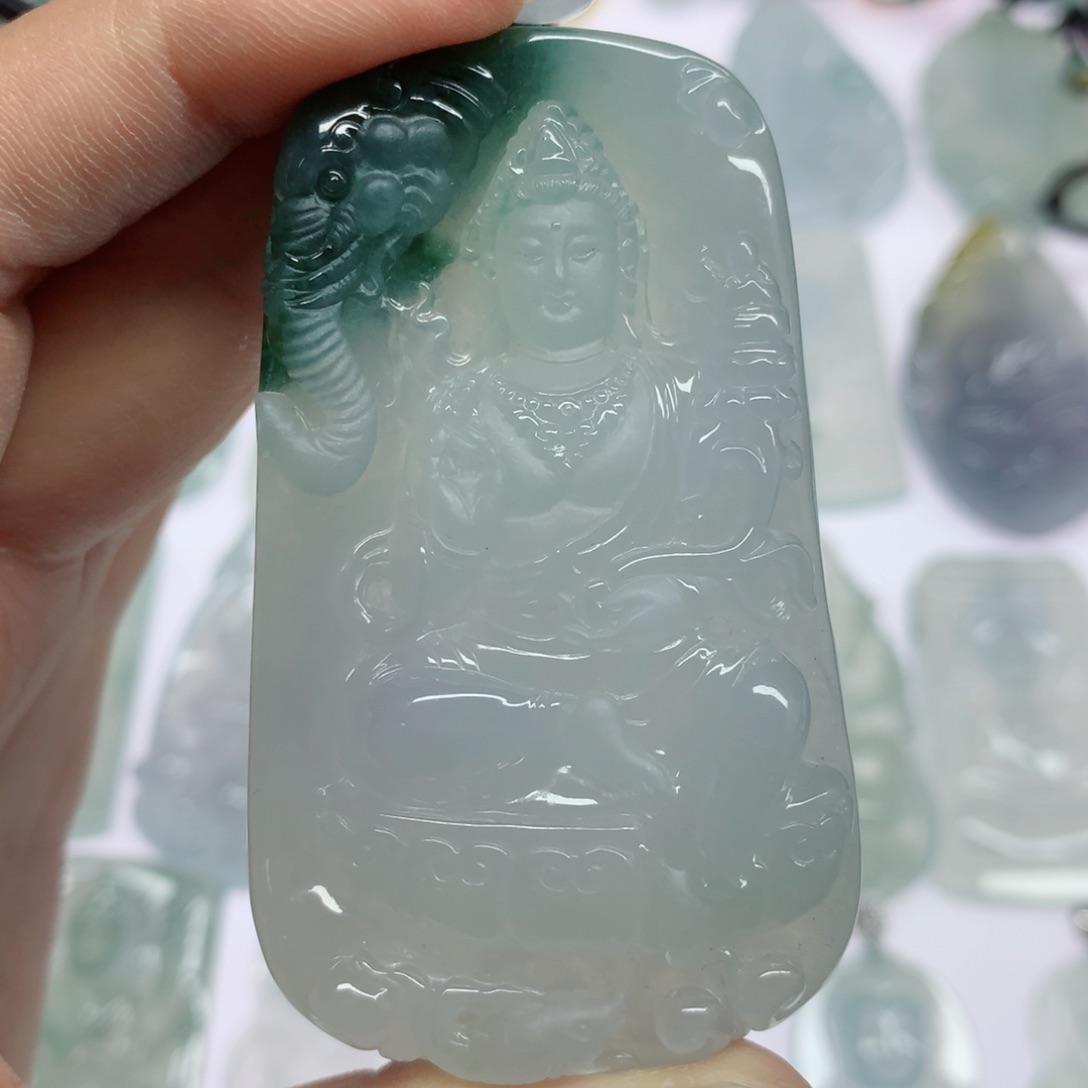 翡翠颈饰未镶嵌越**好普贤菩萨