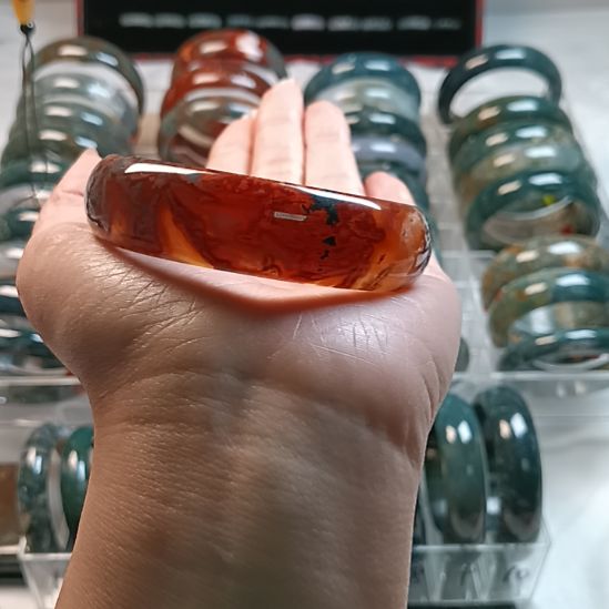 久***∩玛瑙/玉髓未镶嵌手镯