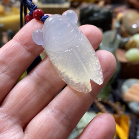 蛇纹石玉手把或挂件未镶嵌