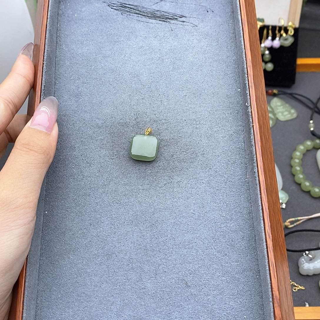 和田玉18K金镶嵌吊坠(不含链)