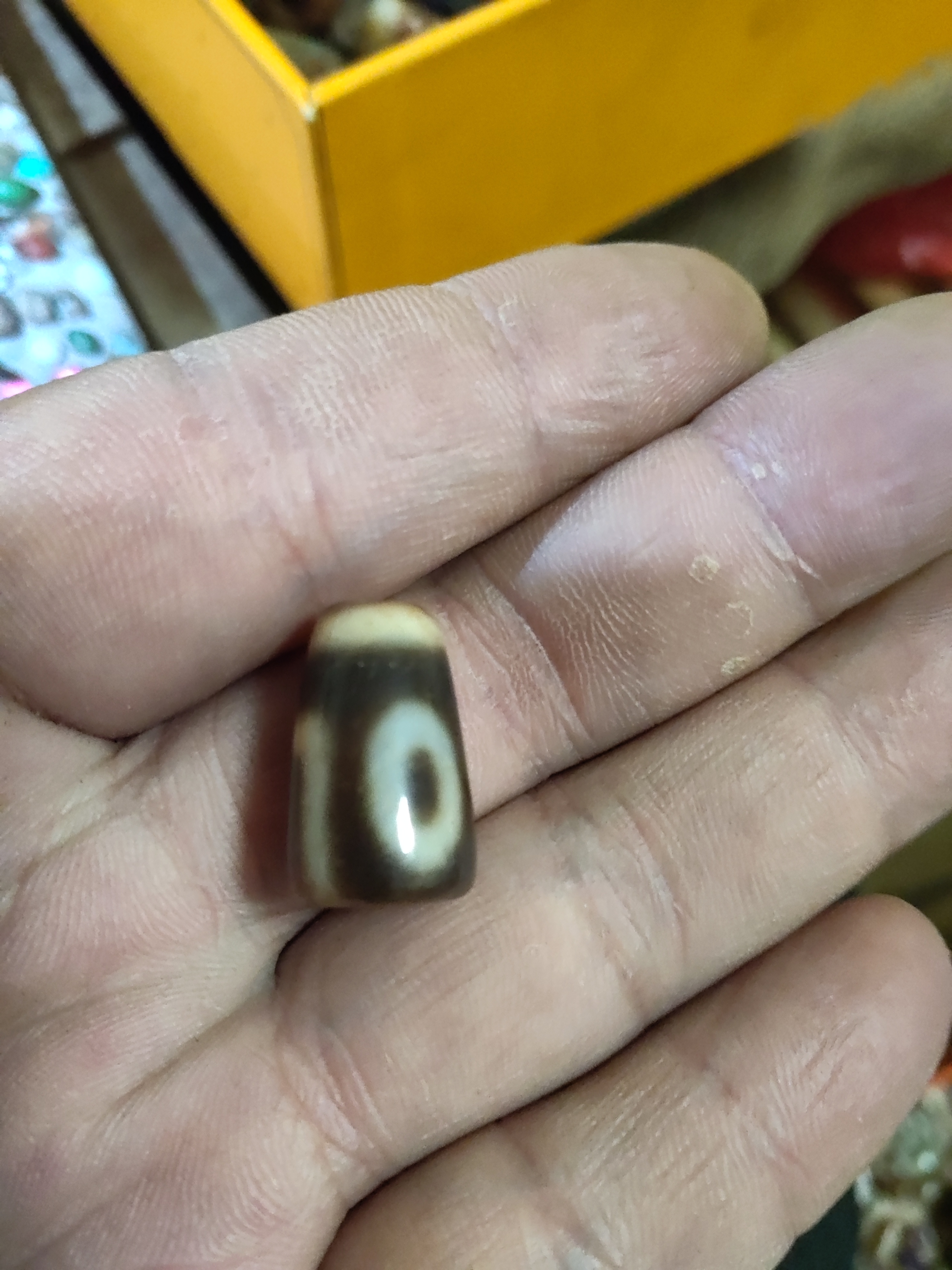 玉小小圆珠子一粒