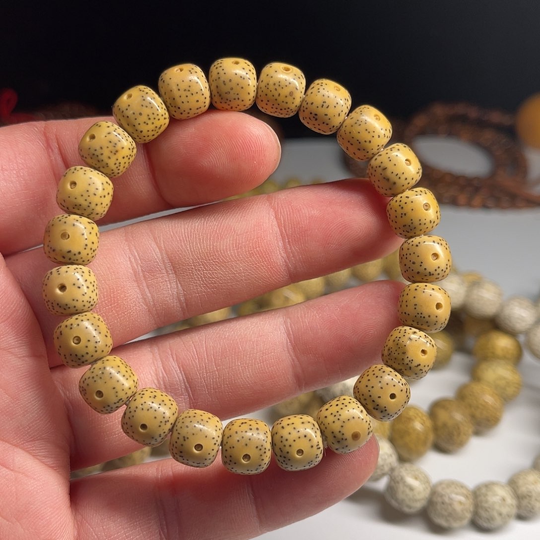 星月菩提吊坠10/9鸡油黄原生态