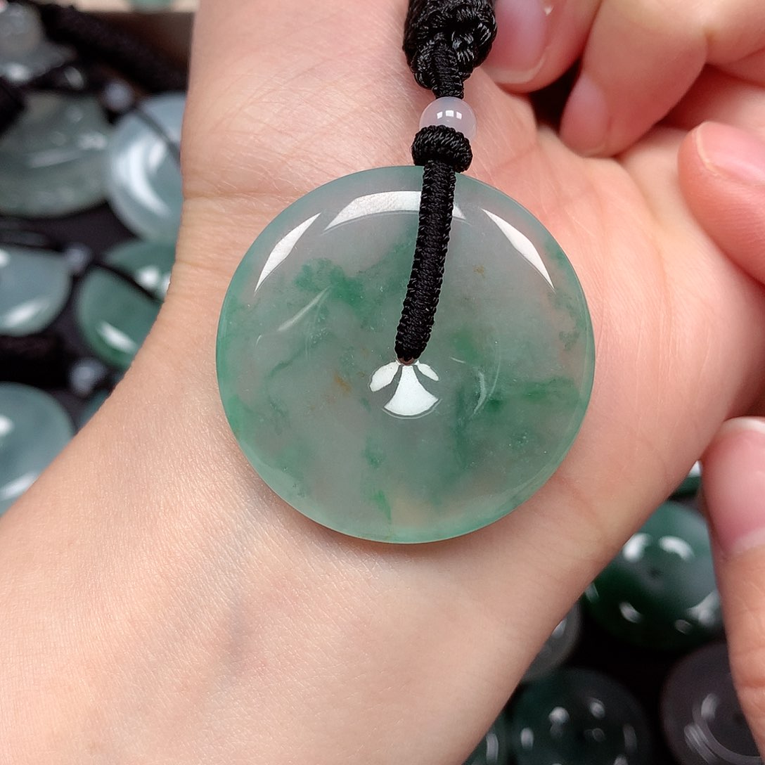 翡翠颈饰未镶嵌平安扣A