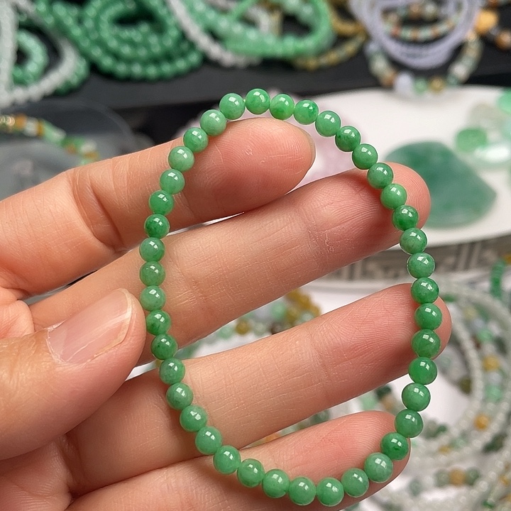 翡翠未镶嵌手链冰绿串