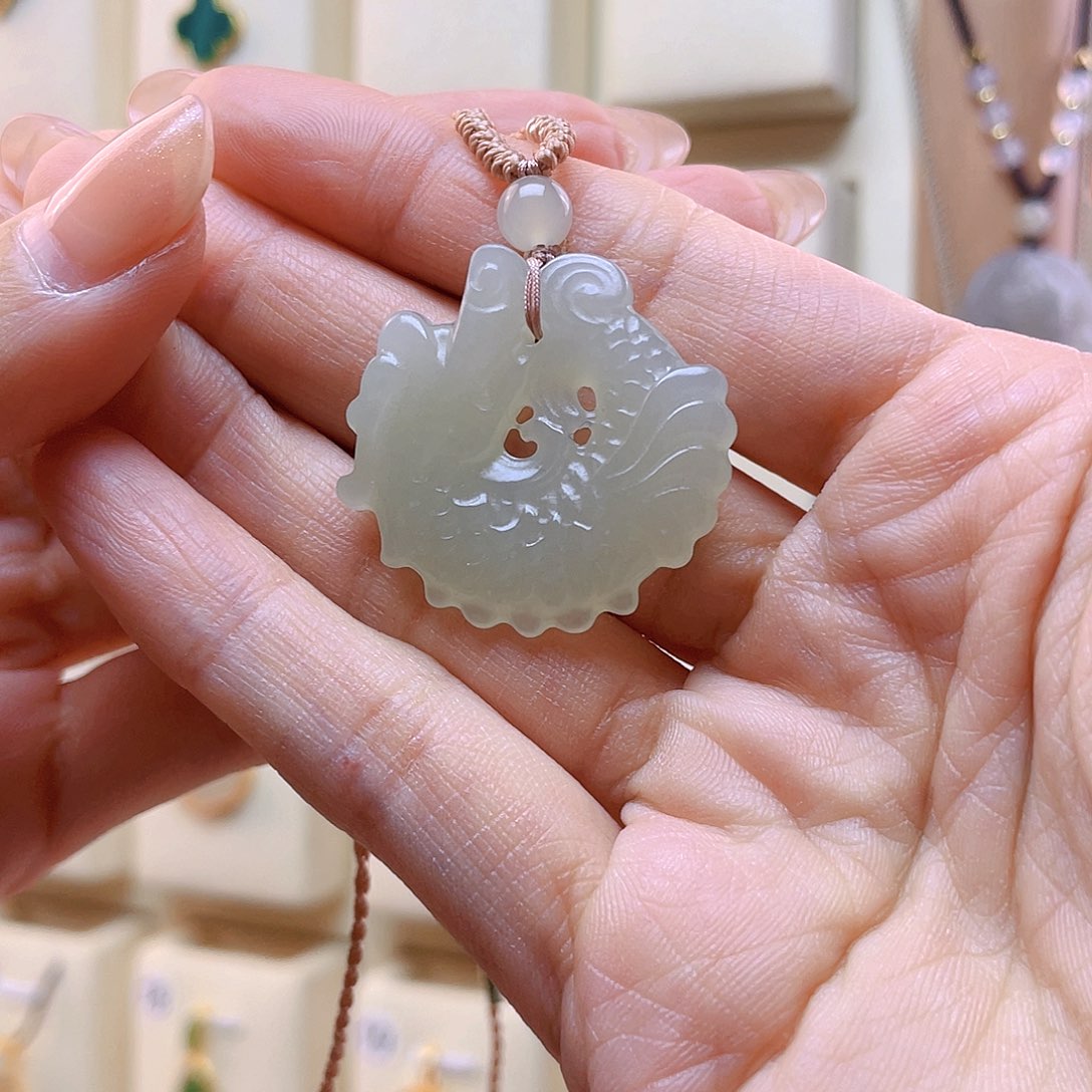 和田玉吊坠(赠链)未镶嵌涛**?