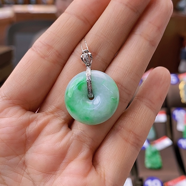 翡翠颈饰18K金镶嵌平安扣