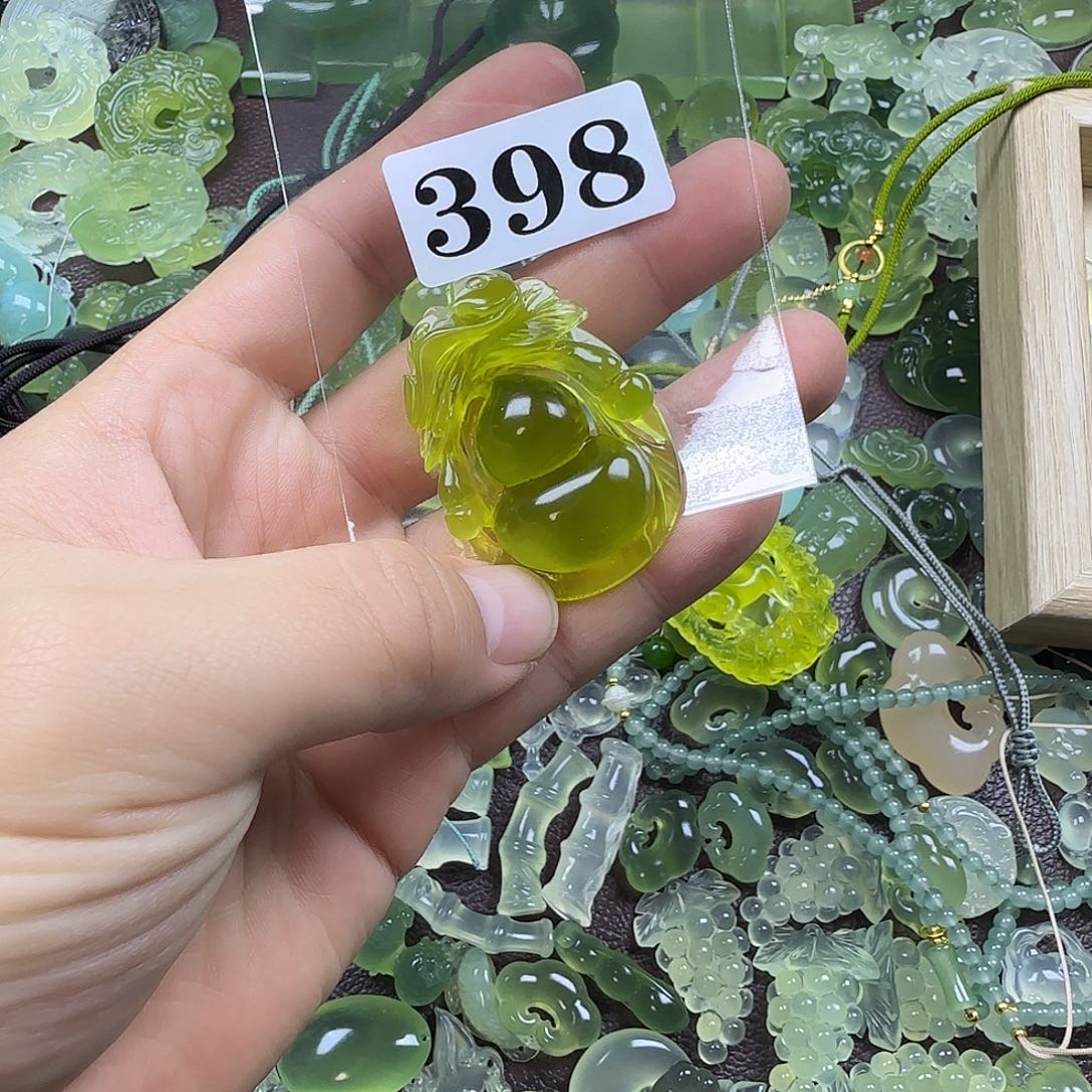 盘***明蛇纹石玉未镶嵌岫玉吊坠