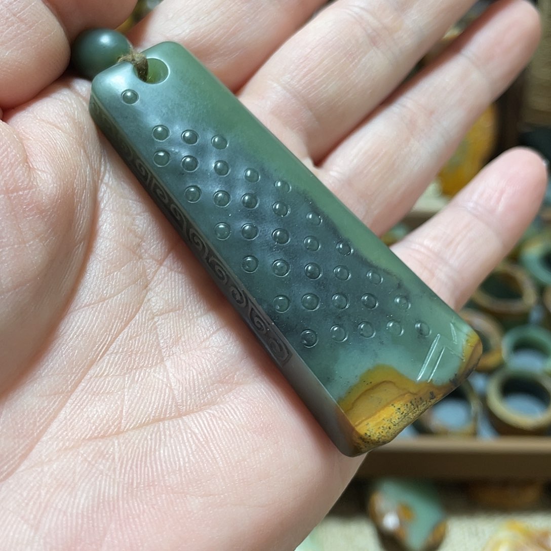 岫岩河磨玉（透闪石质玉）挂件未镶嵌手****人