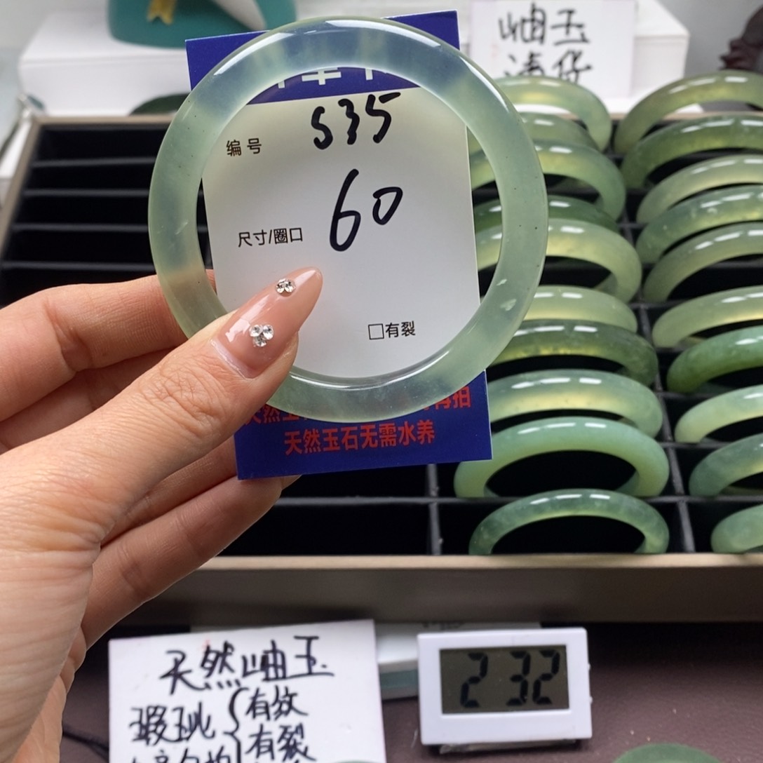 蛇纹石玉手镯未镶嵌