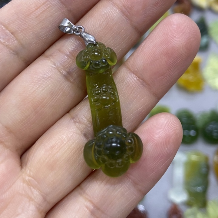 未镶嵌蛇纹石玉挂件