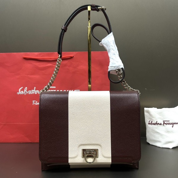 95新/菲拉格慕/市场价18000/包包/250219MM0020