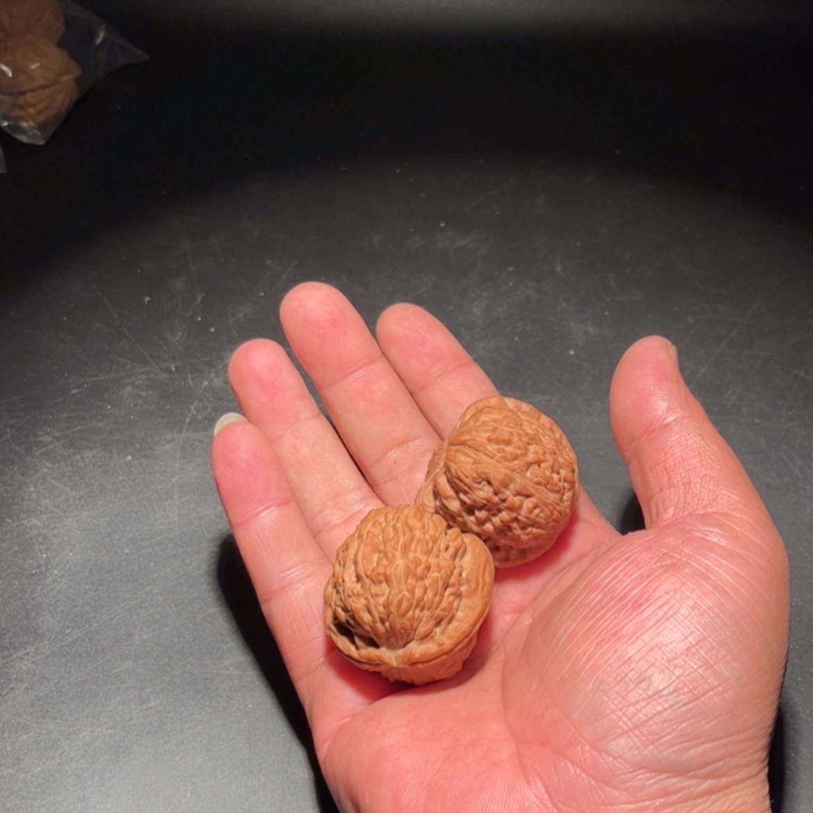 【闪购商品】呜**薇文玩核桃木制手把件