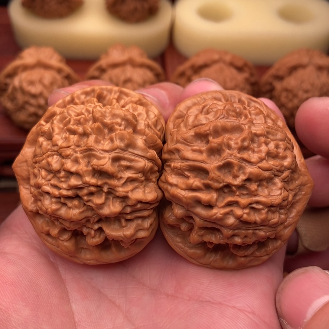 桃核把件麒麟纹大管帽49.5