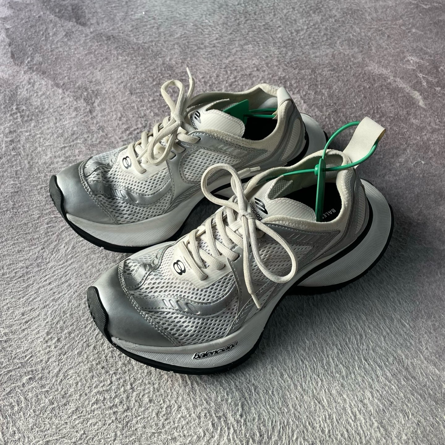 99新 Balenciaga/巴黎世家 circuit白色休闲鞋/38码/无配件