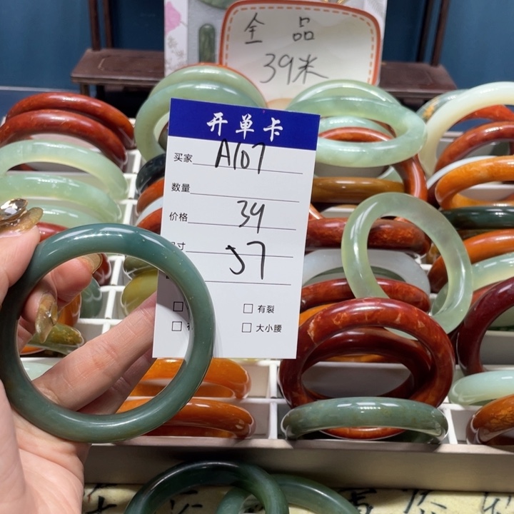 蛇纹石玉手镯未镶嵌美***?