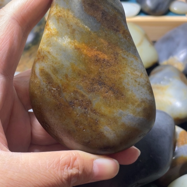 上***人和田玉未镶嵌颈饰