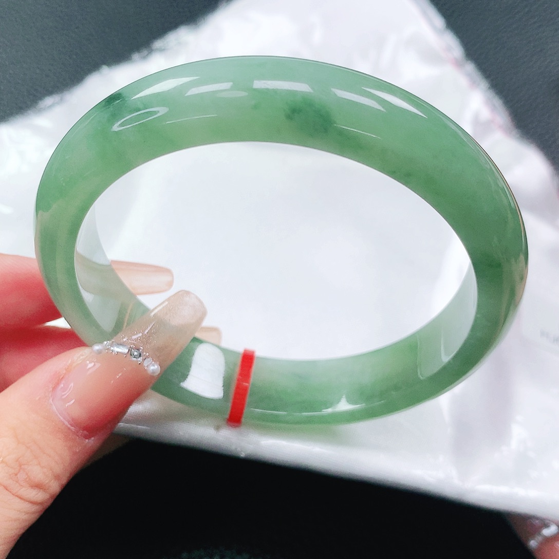 翡翠手镯未镶嵌59圈