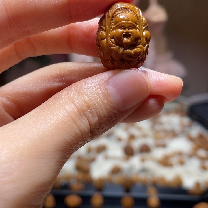 橄榄核吊坠八方来财