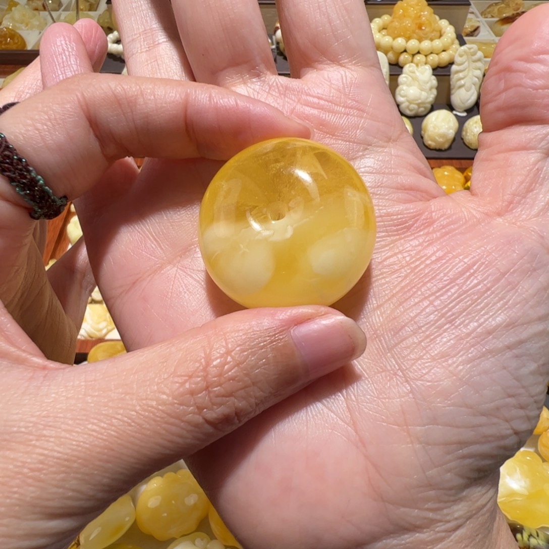 玉***兰琥珀未镶嵌裸石蜜蜡