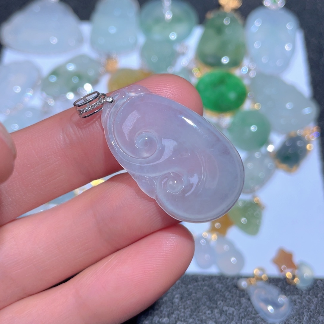 翡翠颈饰18K金镶嵌翡翠