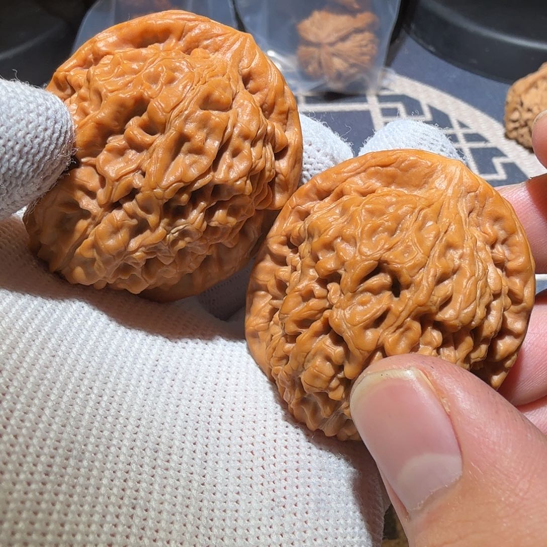 文玩核桃吊坠莲花虎