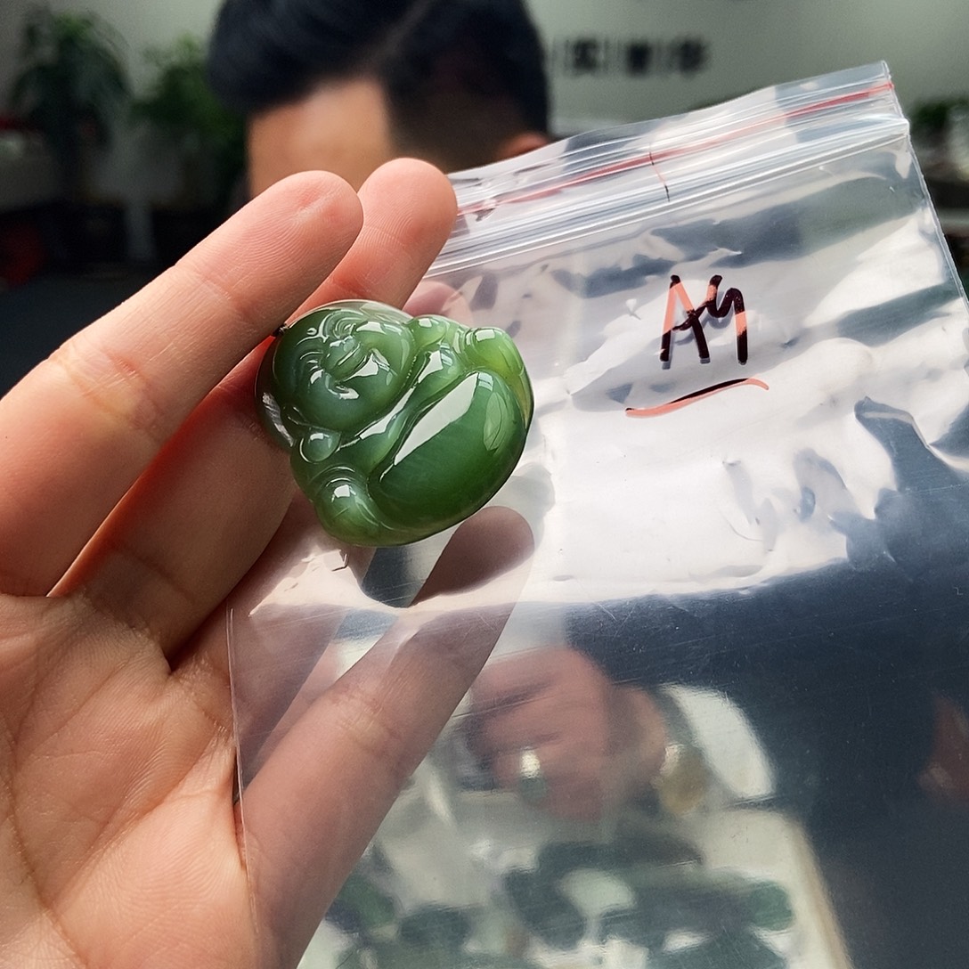 和田玉未镶嵌颈饰颜色多样性发拍一发一