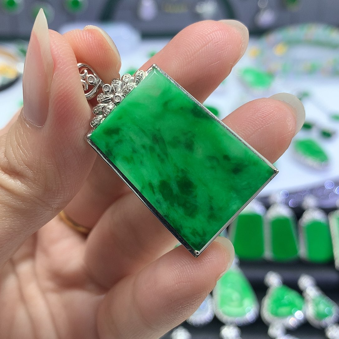 吊坠(不含链)18K金镶嵌翡翠