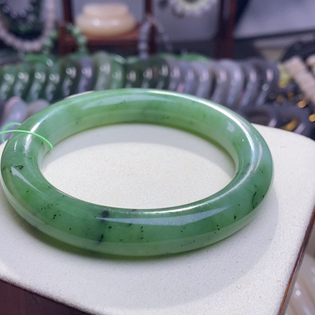 和田玉精品老矿料碧玉乌兰海猕猴桃手镯58未镶嵌