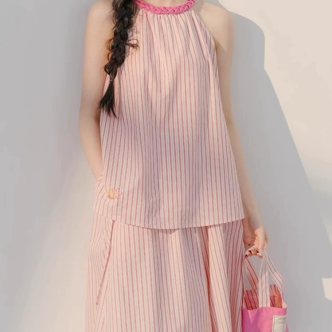 粉色甜美少女风挂脖小衫上衣搭配条纹A字长裙套装