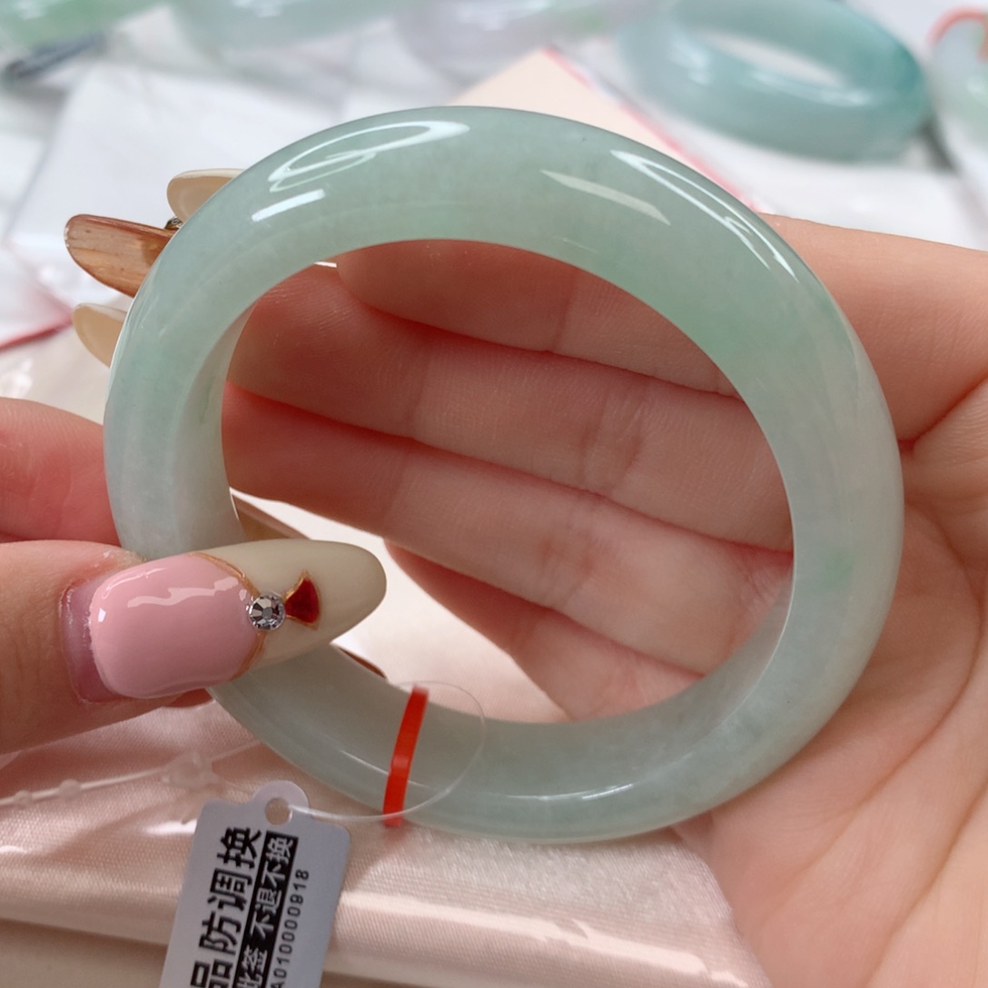 翡翠手镯未镶嵌橙***?54圈口