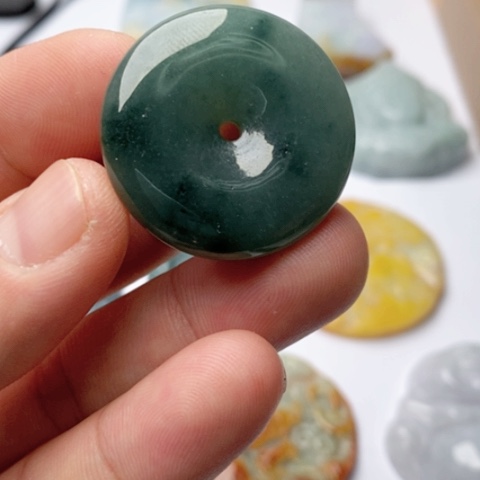 翡翠颈饰未镶嵌翡翠