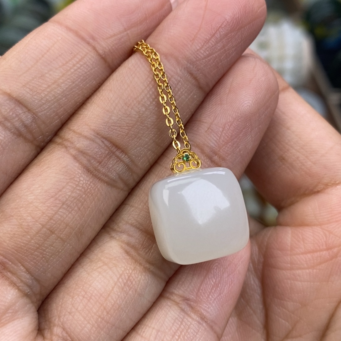 和田玉未镶嵌颈饰