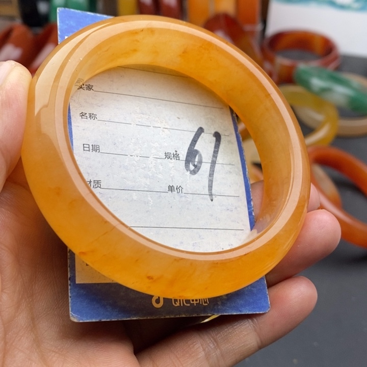 未镶嵌手镯石英质玉